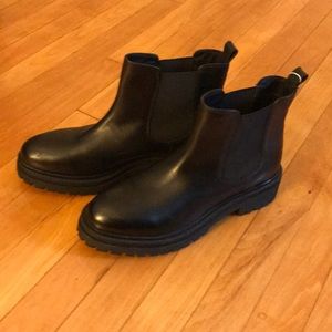 Geox leather lug sole Chelsea boot